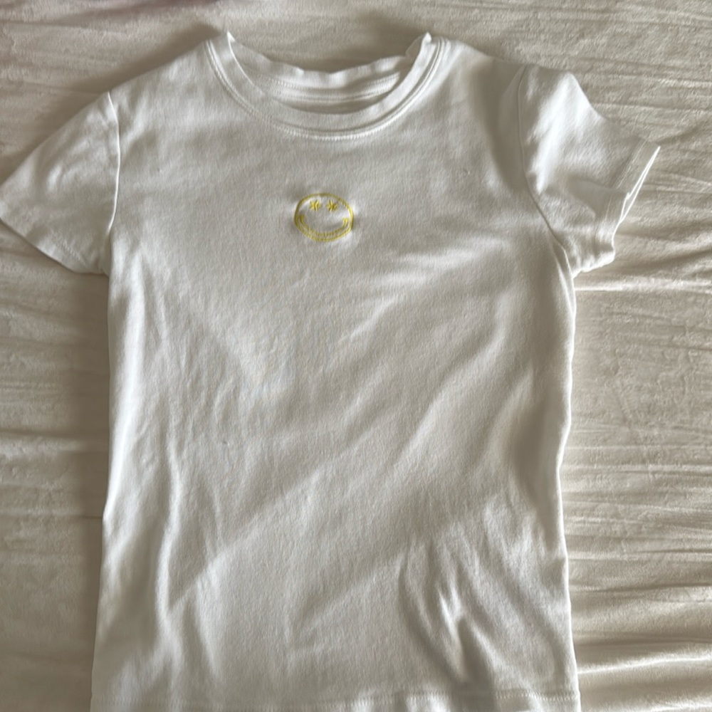 White tee shirt in good condition size XL the brand is art class